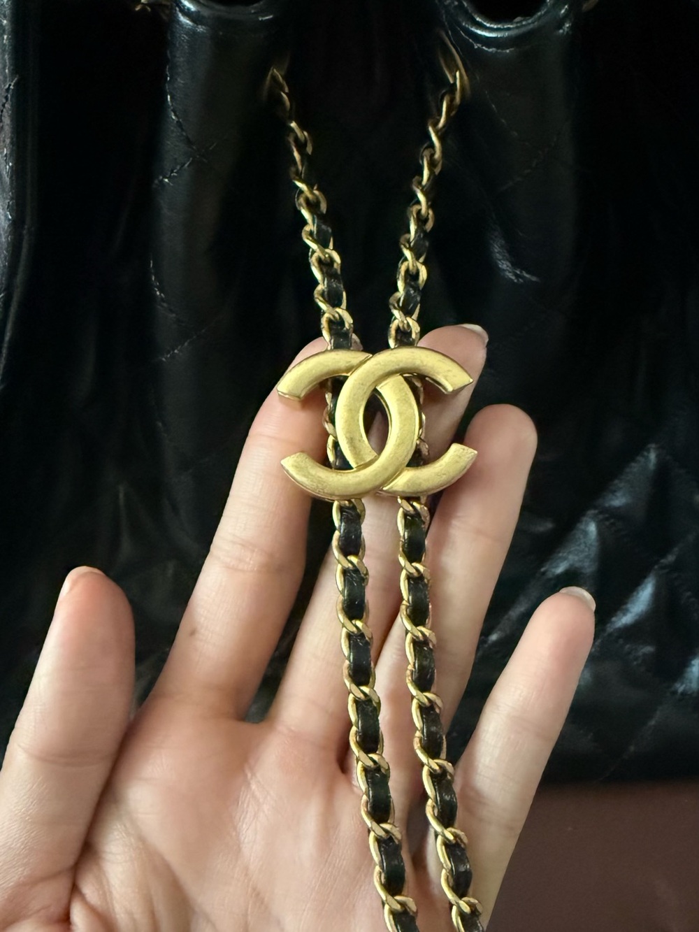 Chanel 25 Large Hobo Bag in Lambskin - Picture 5 of 10